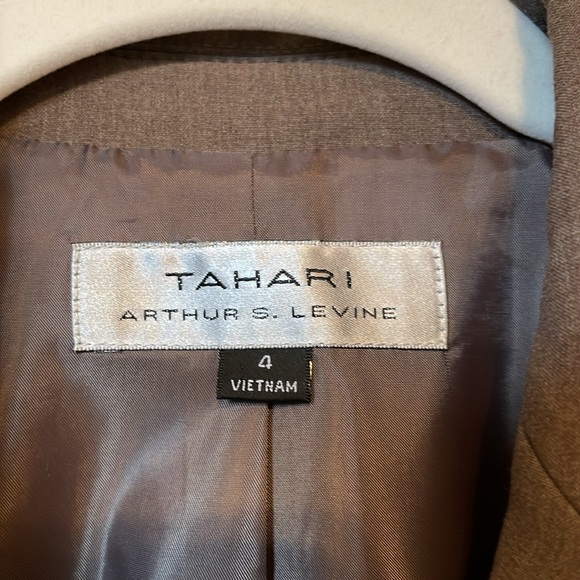 Tahari Jacket camel tan color size 4 neutral office / Academia EUC - Picture 3 of 7